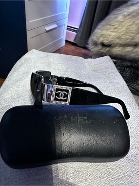 CHANEL Black Logo Crystal-Accent Sunglasses